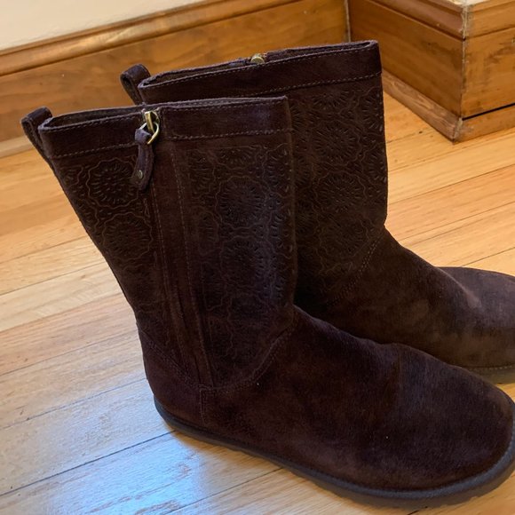UGG brown suede flat unlined boots, size 7 EUC - Picture 2 of 7